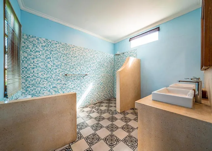 Apartment Exclusive 3br Pool 700m From