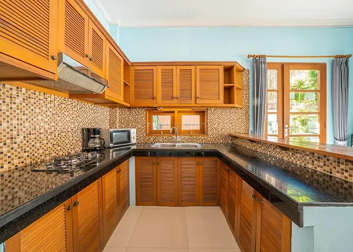 Apartment Exclusive 3br Pool 700m From